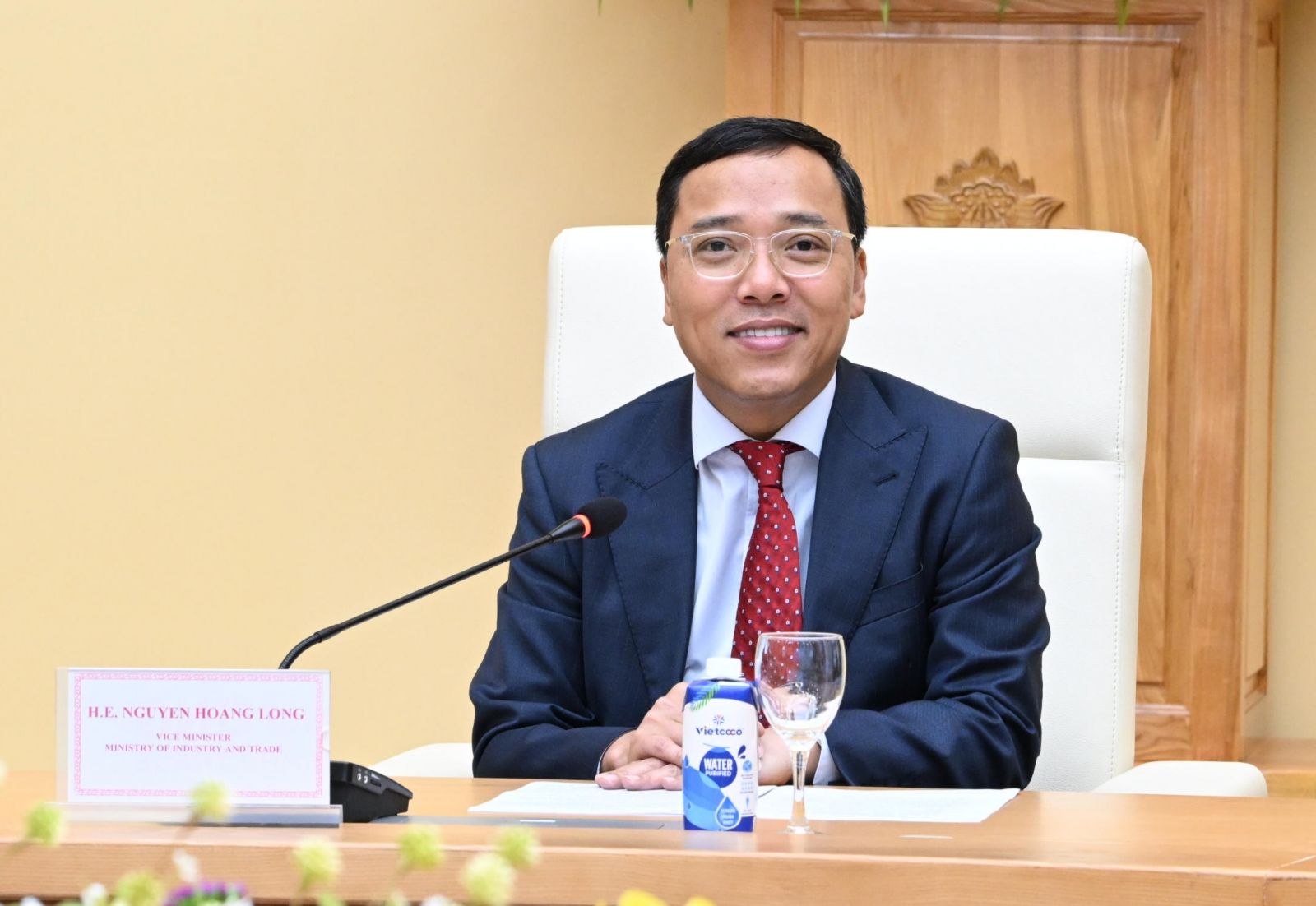 Ông Nguyễn Hoàng Long, Thứ trưởng Bộ Công Thương. Ông Nguyễn Hoàng Long, Thứ trưởng Bộ Công Thương.