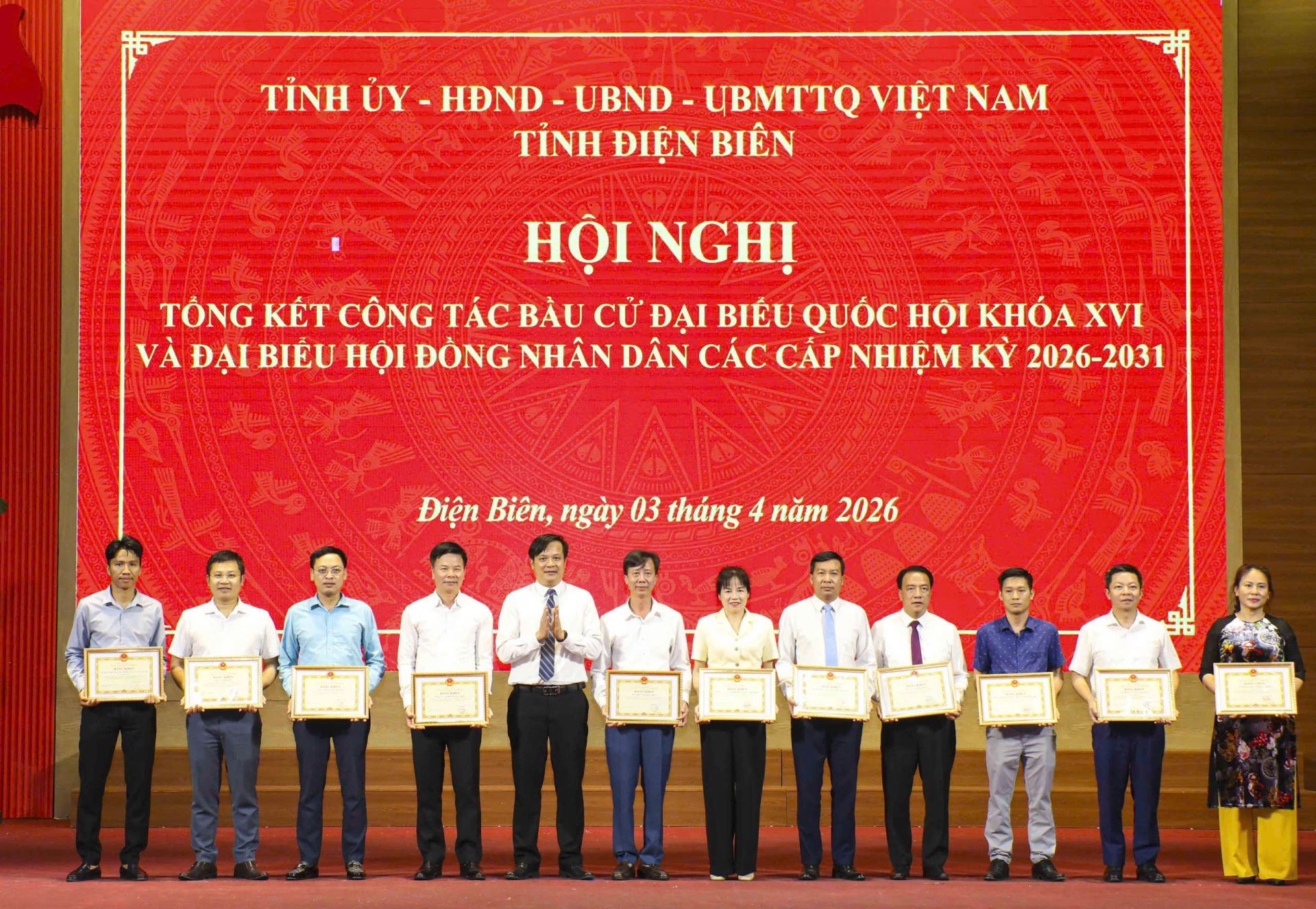 Điện lực Điện Biên nhận Bằng khen của UBND tỉnh vì thành tích xuất sắc trong công tác bầu cử