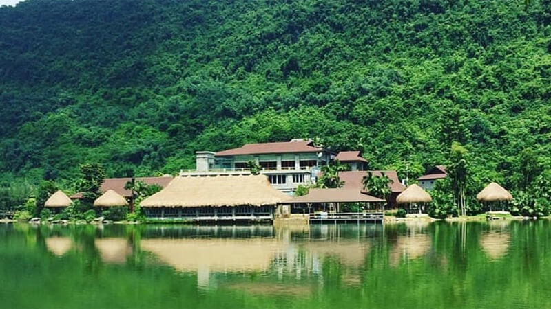 Quần thể vườn chim Thung Nham nằm giữa thiên nhiên núi rừng là nơi thăm quan nghỉ dưỡng lý tưởng cho du khách Quần thể vườn chim Thung Nham nằm giữa thiên nhiên núi rừng là nơi thăm quan nghỉ dưỡng lý tưởng cho du khách