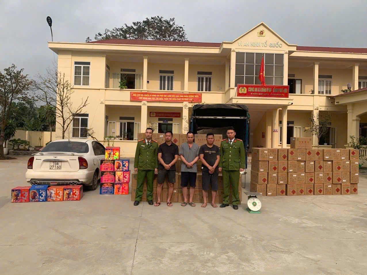 Phú Thọ: Khởi tố vụ án liên quan đường dây buôn bán, tàng trữ và vận chuyển gần 2 tấn pháo nổ