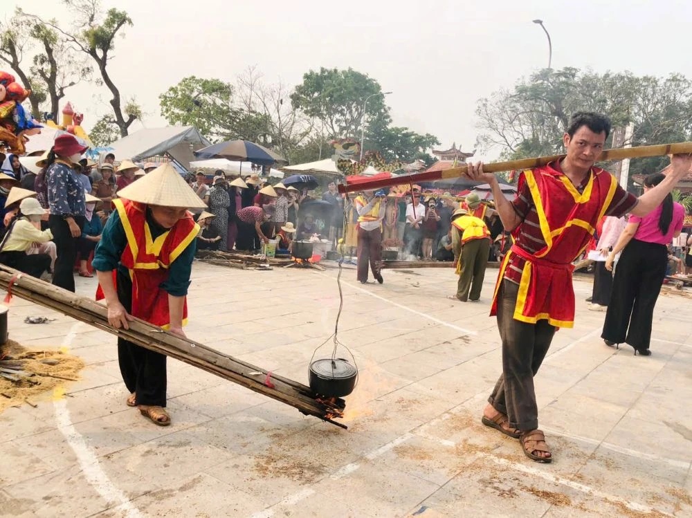 Thanh Hóa: Đặc sắc hội thi nấu cơm Lễ hội đình Phú Khê
