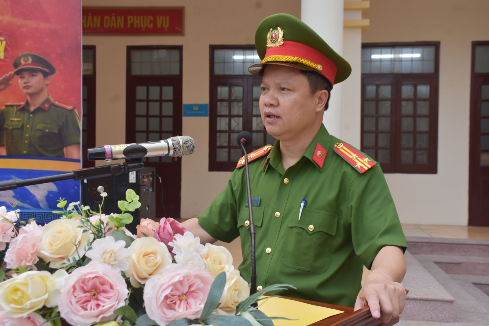 Thượng t&aacute; Kim Duy Cương, Ph&oacute; Gi&aacute;m đốc C&ocirc;ng an tỉnh ph&aacute;t biểu chỉ đạo tại buổi khai giảng