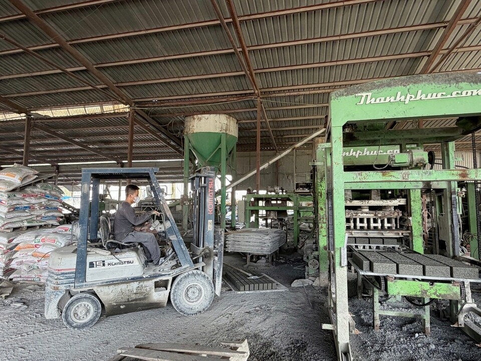 Tham gia chương trình điều chỉnh phụ tải điện giúp doanh nghiệp sử dụng điện tiết kiệm, hiệu quả. Tham gia chương trình điều chỉnh phụ tải điện giúp doanh nghiệp sử dụng điện tiết kiệm, hiệu quả.