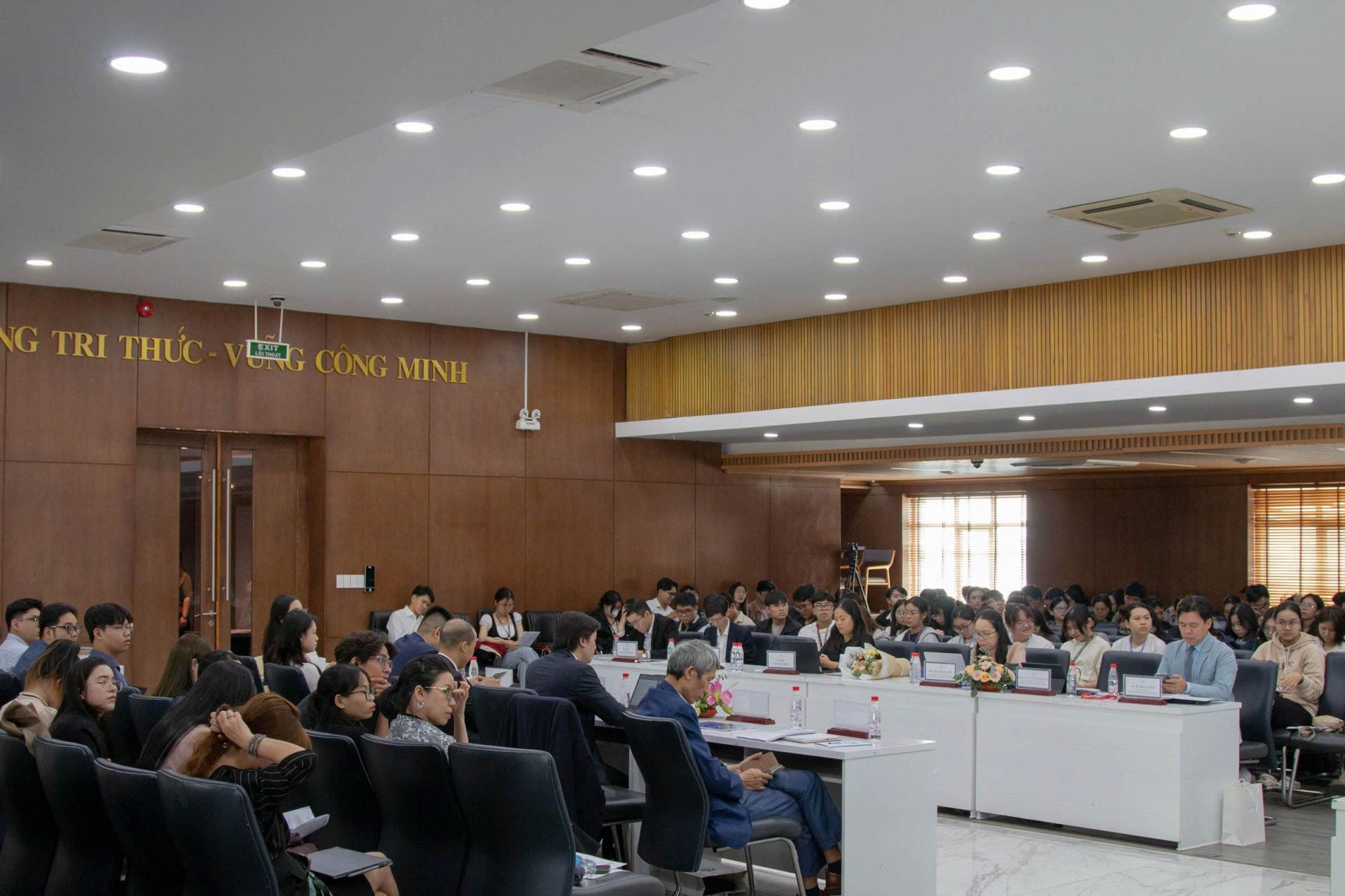 Sự kiện diễn ra đồng thời tại Hà Nội và TP. HCM, thu hút hơn 300 chuyên gia, luật sư, trọng tài viên và đại diện doanh nghiệp tham dự Sự kiện diễn ra đồng thời tại Hà Nội và TP. HCM, thu hút hơn 300 chuyên gia, luật sư, trọng tài viên và đại diện doanh nghiệp tham dự