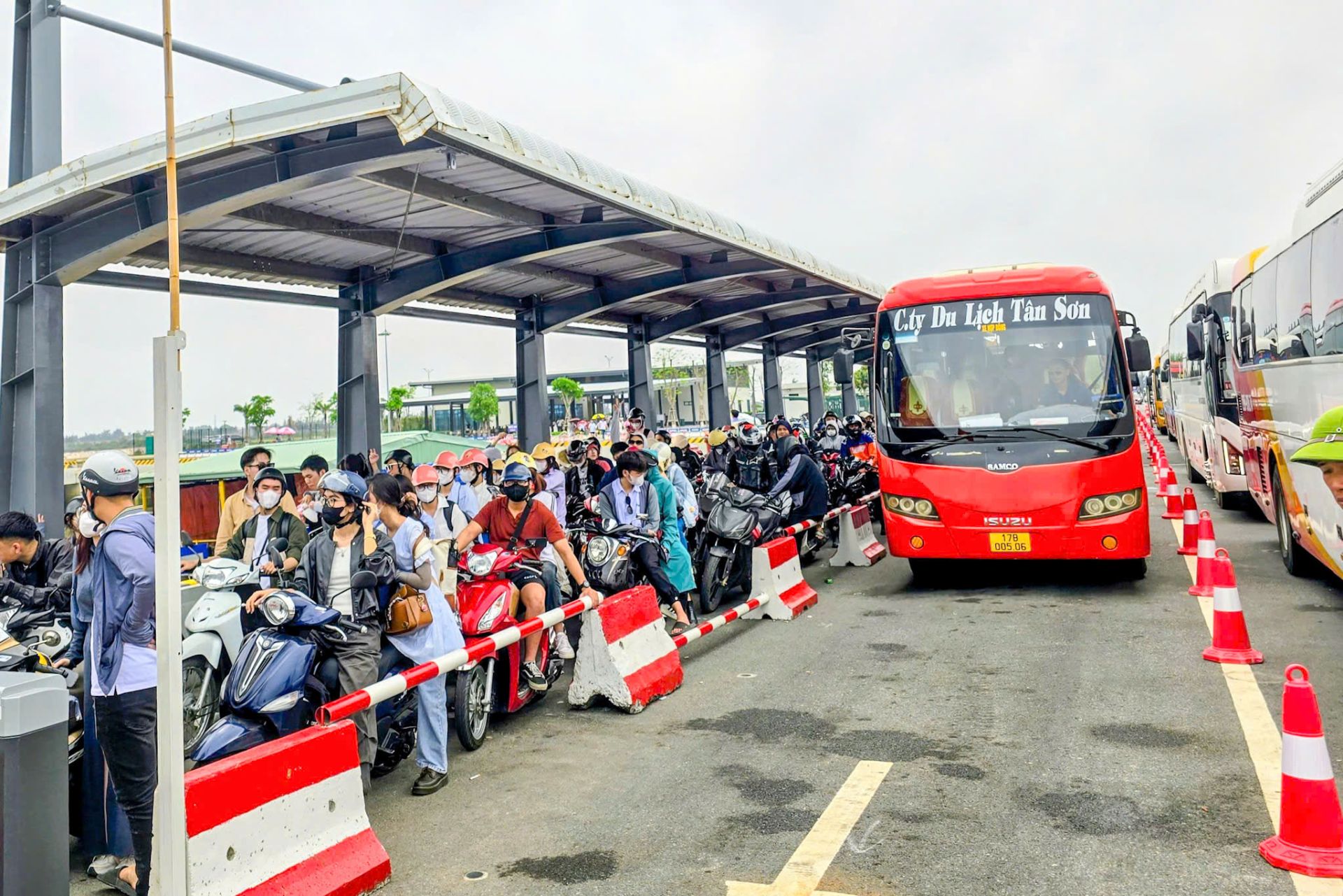 Tăng cường bảo đảm an toàn vận tải hành khách tuyến phà Đồng Bài – Cái Viềng