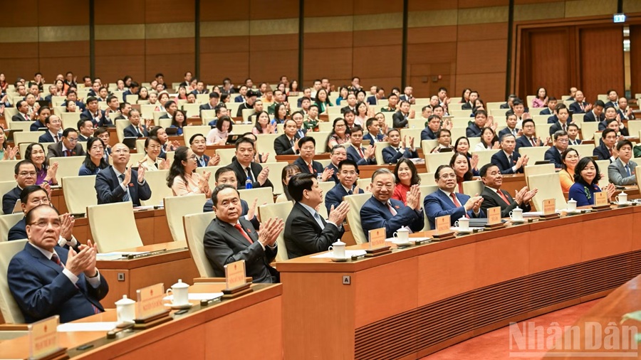 C&aacute;c đồng ch&iacute; l&atilde;nh đạo Đảng v&agrave; Nh&agrave; nước dự phi&ecirc;n khai mạc Kỳ họp thứ nhất, Quốc hội kh&oacute;a XVI. (Ảnh: LINH NGUY&Ecirc;N)