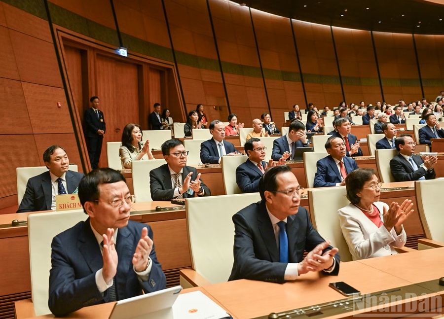 C&aacute;c đại biểu dự khai mạc Kỳ họp thứ nhất, Quốc hội kh&oacute;a XVI. (Ảnh: LINH NGUY&Ecirc;N)