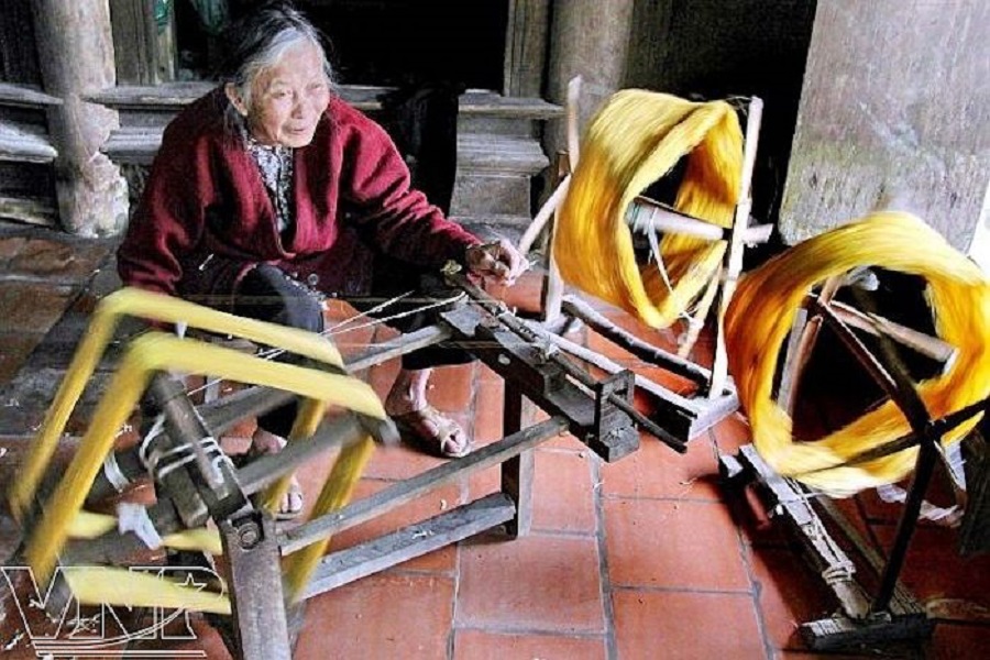 H&igrave;nh ảnh quen thuộc ở l&agrave;ng nghề ng&agrave;y xưa.