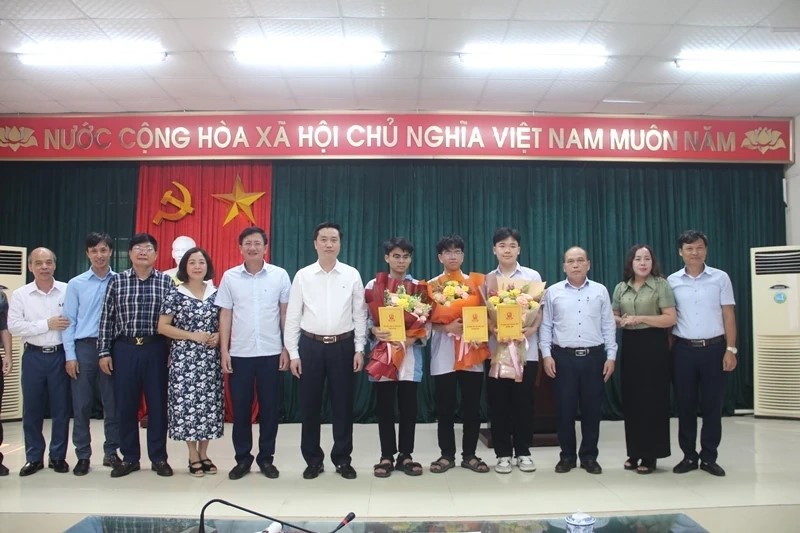 Gặp mặt học sinh được chọn vào đội tuyển quốc gia dự thi Olympic châu Á - Thái Bình Dương năm 2026