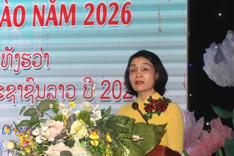 Ph&oacute; Chủ tịch Thường trực Ủy ban MTTQ tỉnh, Chủ tịch Hội Hữu nghị Việt - L&agrave;o tỉnh Thanh H&oacute;a Đỗ Thị To&aacute;n ph&aacute;t biểu tại buổi gặp mặt.