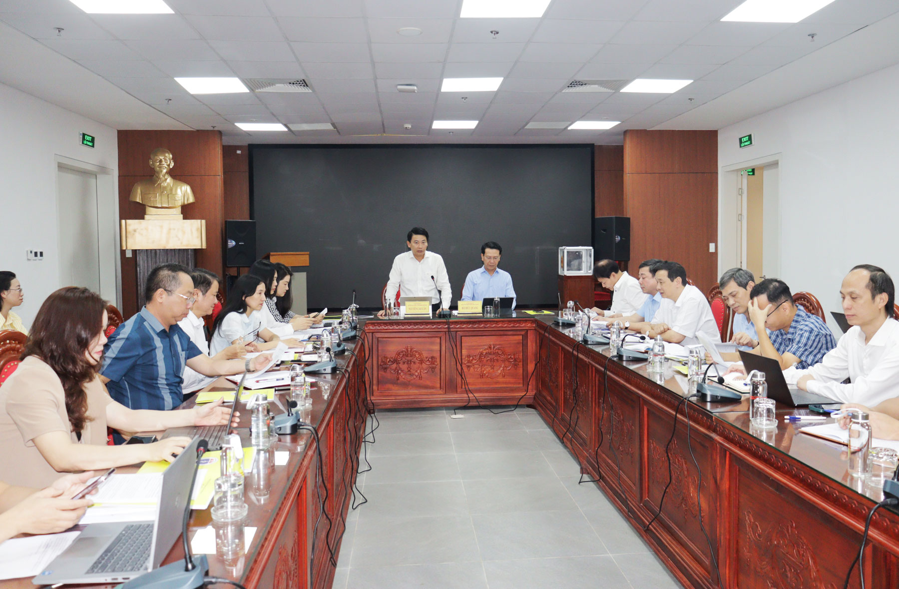 Đồng ch&iacute; Nguyễn Cao L&acirc;n, Trưởng Ban Văn h&oacute;a - X&atilde; hội HĐND th&agrave;nh phố ph&aacute;t biểu tại cuộc họp.