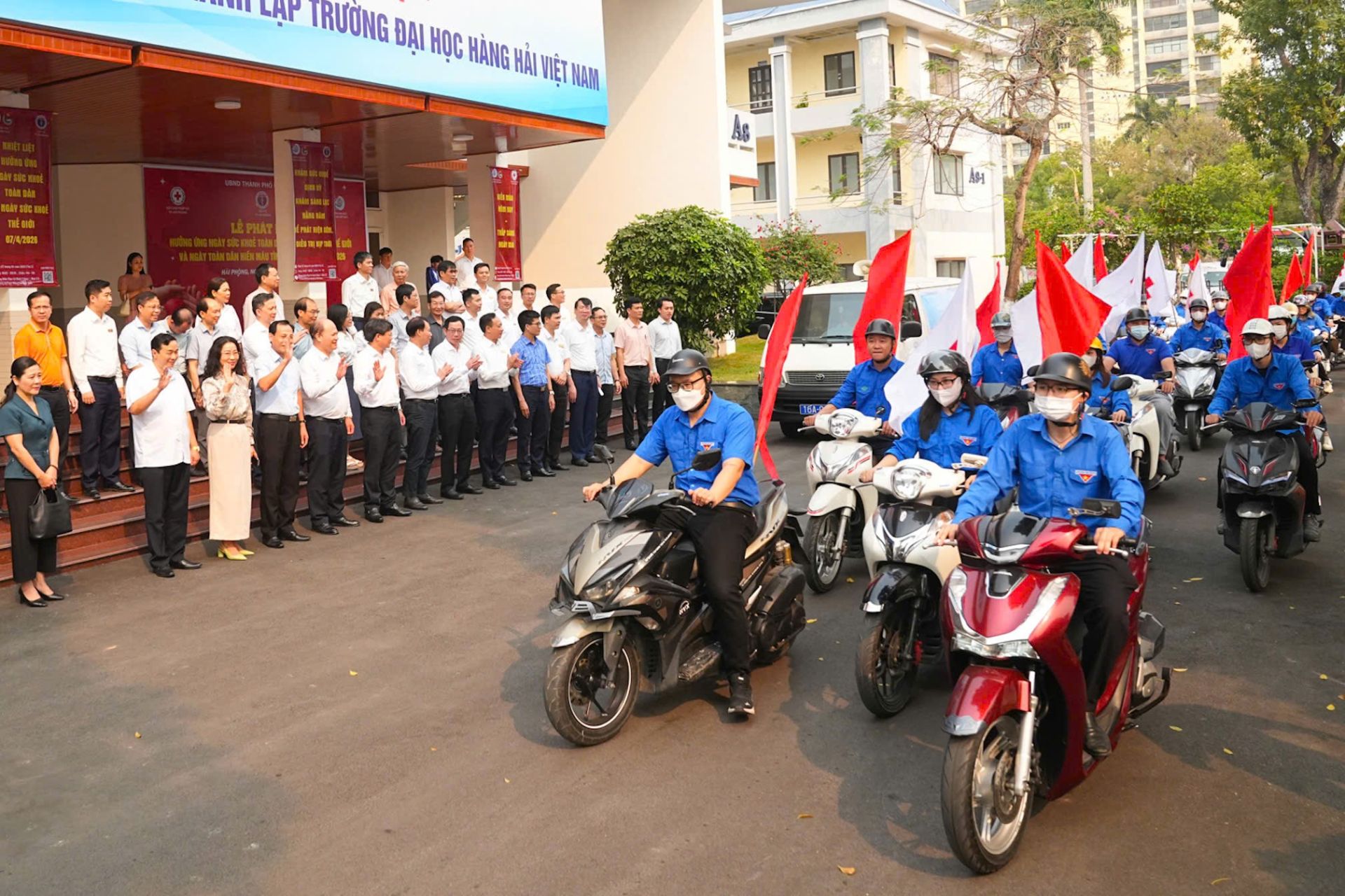 C&aacute;c lực lượng tham gia diễu h&agrave;nh.