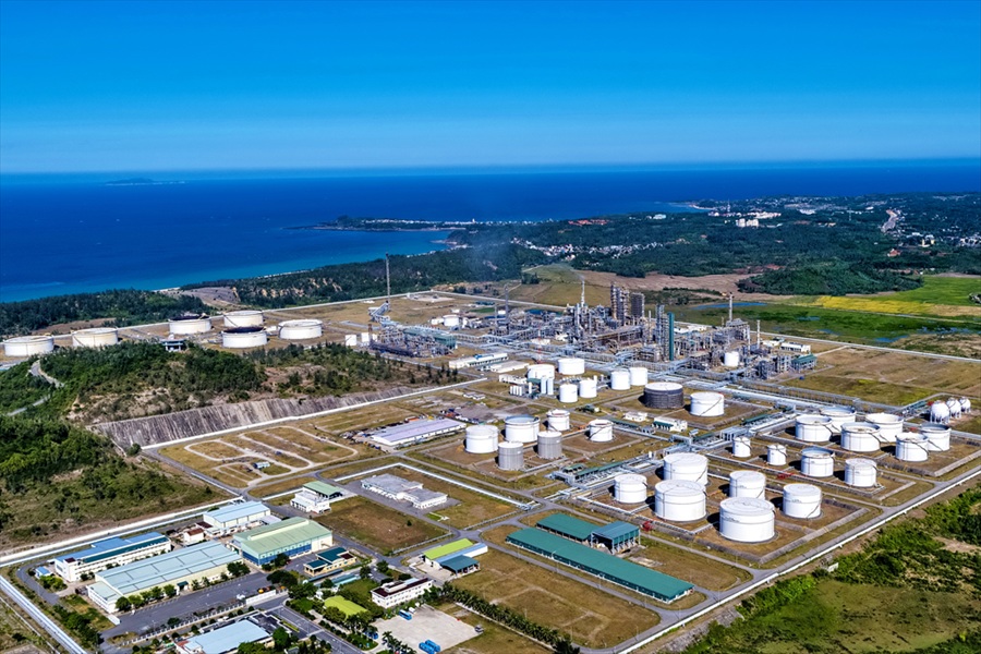 Nh&agrave; m&aacute;y Lọc dầu Dung Quất - hạt nh&acirc;n của Trung t&acirc;m Lọc h&oacute;a dầu v&agrave; năng lượng Quốc gia