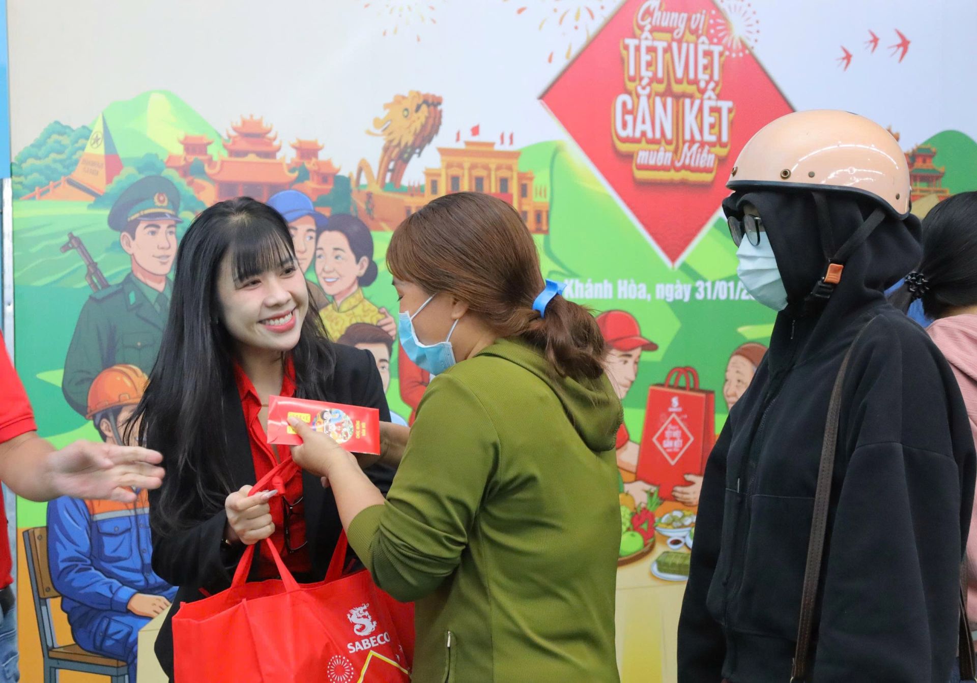 SABECO đồng h&agrave;nh c&ugrave;ng Kh&aacute;nh H&ograve;a qua c&aacute;c chương tr&igrave;nh cộng đồng h&agrave;nh, g&oacute;p phần n&acirc;ng cao đời sống v&agrave; kinh tế th&agrave;nh phố (Nguồn: SABECO)