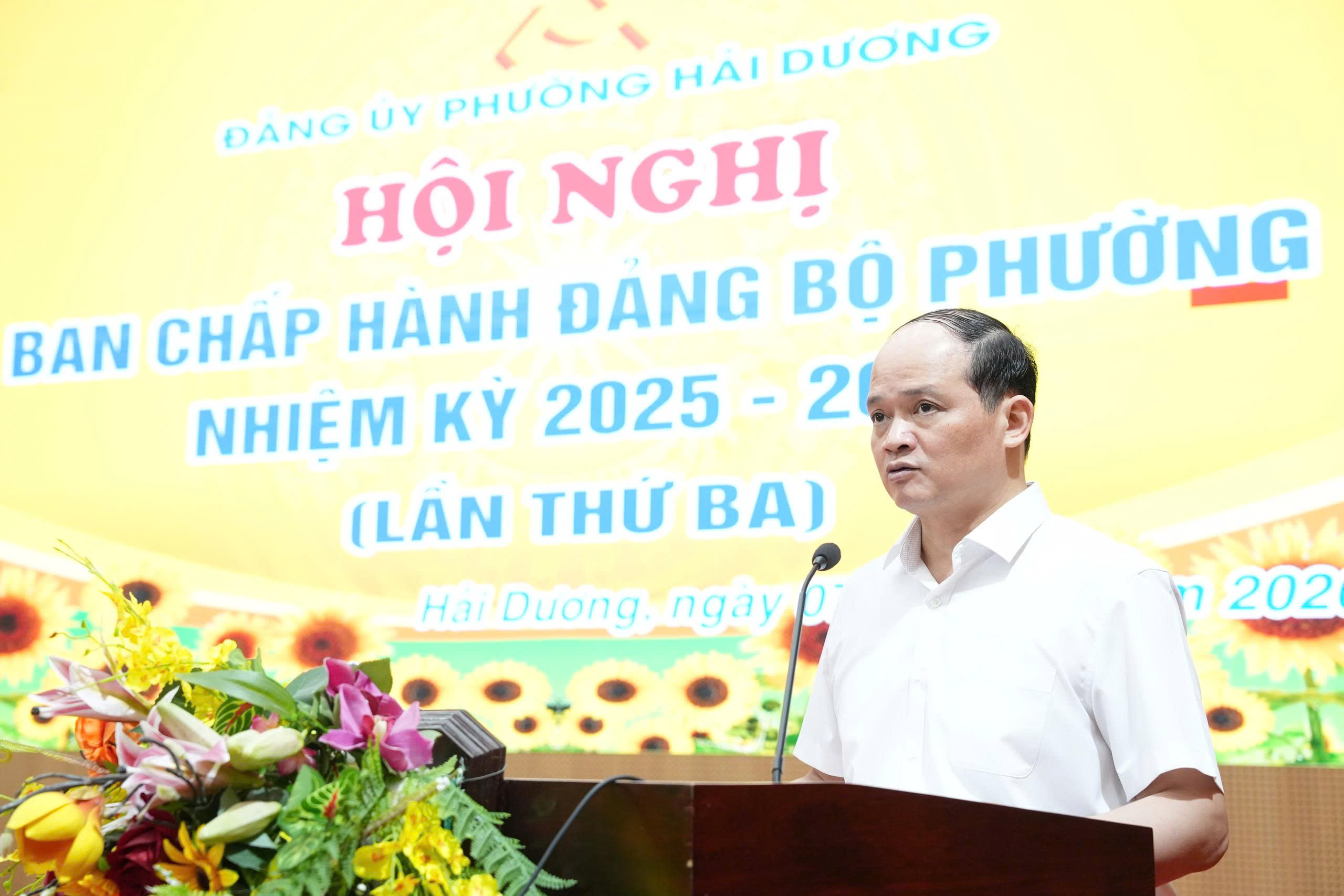 Đồng ch&iacute; Phạm C&ocirc;ng Qu&acirc;n, B&iacute; thư Đảng ủy, Chủ tịch HĐND phường Hải Dương ph&aacute;t biểu tại Hội nghị.