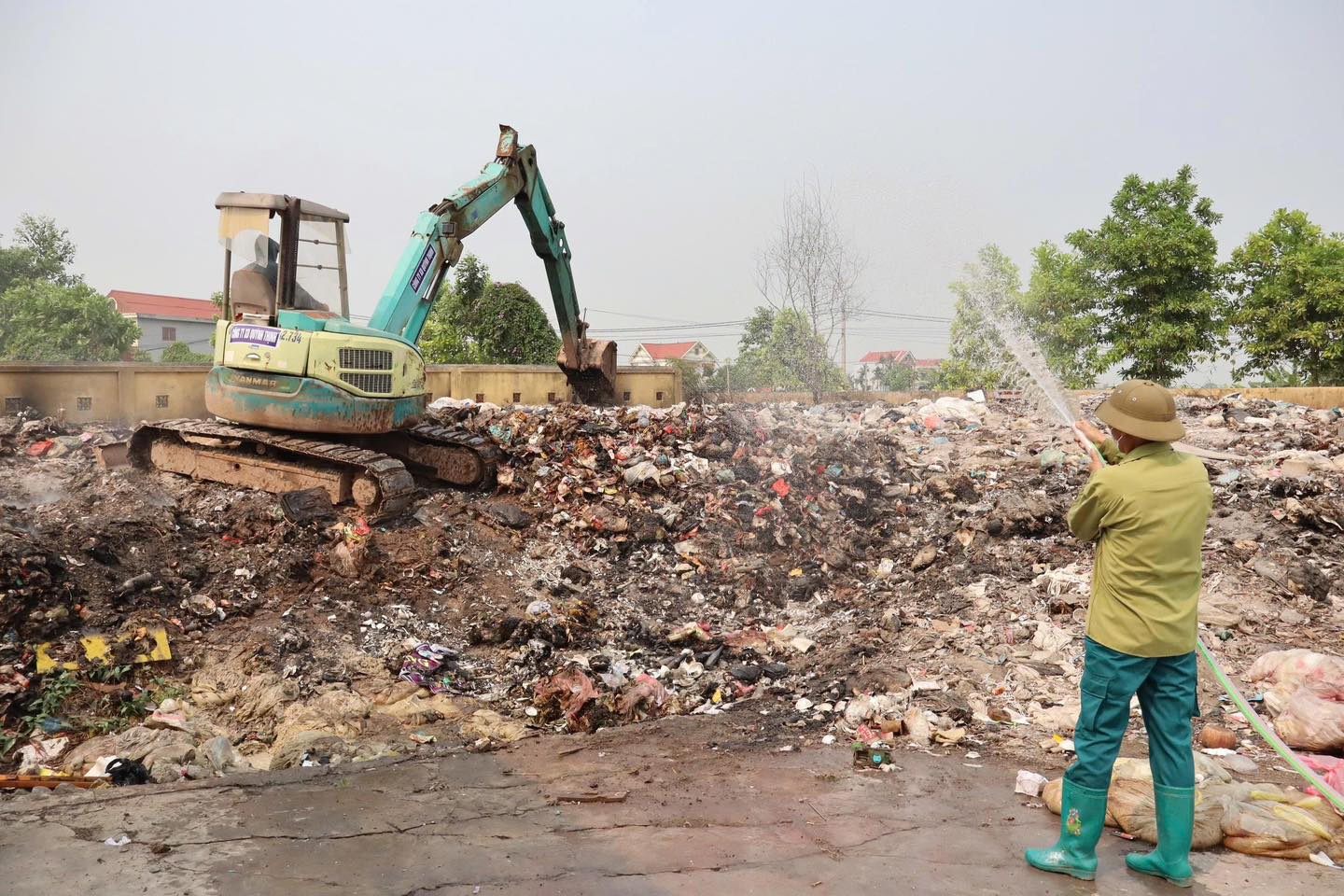 UBND xã Hải Hưng đã vào cuộc với tinh thần khẩn trương, quyết liệt, xác định rõ đây là nhiệm vụ trọng tâm, cấp bách trong công tác bảo vệ môi trường UBND xã Hải Hưng đã vào cuộc với tinh thần khẩn trương, quyết liệt, xác định rõ đây là nhiệm vụ trọng tâm, cấp bách trong công tác bảo vệ môi trường