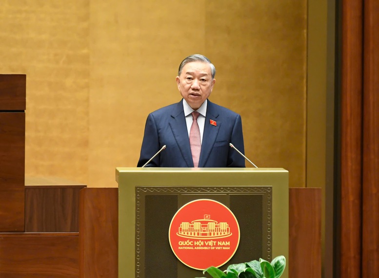 B&agrave;i ph&aacute;t biểu của Tổng B&iacute; thư T&ocirc; L&acirc;m tại phi&ecirc;n khai mạc Kỳ họp thứ Nhất, Quốc hội kh&oacute;a XVI ng&agrave;y 6/4 kh&ocirc;ng chỉ đặt ra những y&ecirc;u cầu cụ thể đối với hoạt động của Quốc hội, m&agrave; s&acirc;u xa hơn, đ&atilde; gợi mở một c&aacute;ch tiếp cận mới về vai tr&ograve; của thể chế trong ph&aacute;t triển - Ảnh VGP/Nhật Bắc