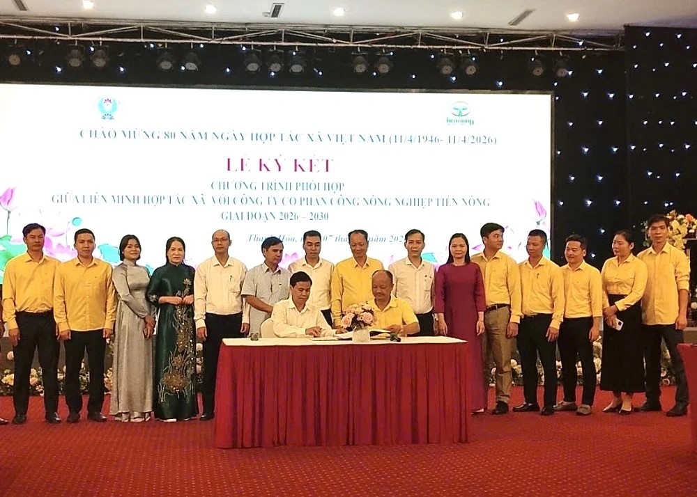 Li&ecirc;n minh HTX tỉnh Thanh Ho&aacute; k&yacute; kết chương tr&igrave;nh phối hợp với C&ocirc;ng ty CP C&ocirc;ng N&ocirc;ng nghiệp Tiến N&ocirc;ng.