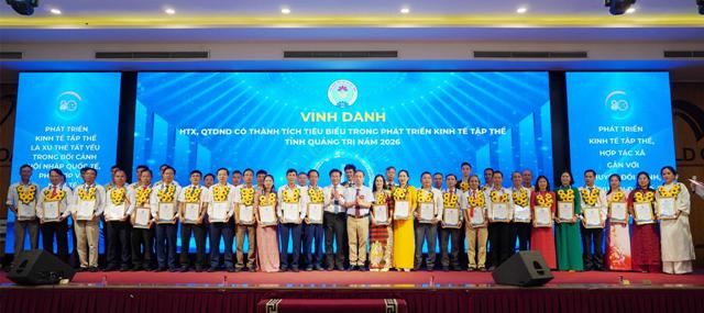 Vinh danh c&aacute;c hợp t&aacute;c x&atilde;, quỹ t&iacute;n dụng nh&acirc;n d&acirc;n ti&ecirc;u biểu trong phong tr&agrave;o ph&aacute;t triển kinh tế tập thể, hợp t&aacute;c x&atilde;.