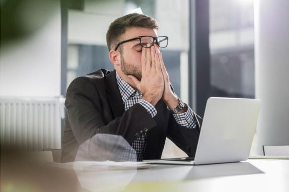 Vi&ecirc;m họng t&aacute;i ph&aacute;t c&oacute; thể ảnh hưởng đến c&ocirc;ng việc