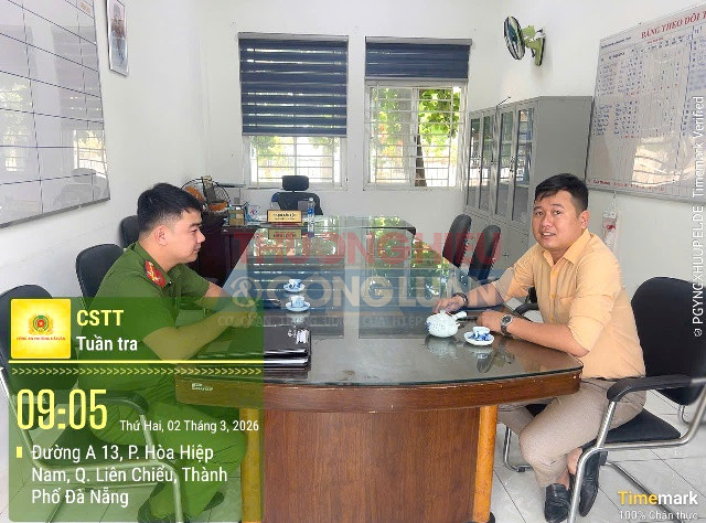 C&ocirc;ng An phường Hải V&acirc;n l&agrave;m việc với trường THCS Đ&agrave;m Quang Trung.