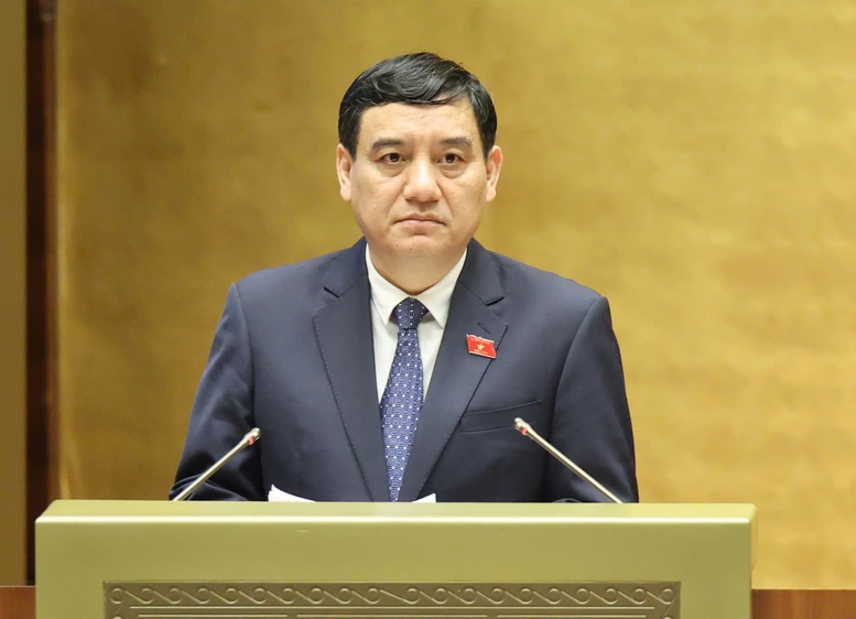 Chủ nhiệm Ủy ban Văn h&oacute;a v&agrave; X&atilde; hội của Quốc hội Nguyễn Đắc Vinh tr&igrave;nh b&agrave;y B&aacute;o c&aacute;o Thẩm tra dự thảo Luật - Ảnh: VGP/Nhật Bắc