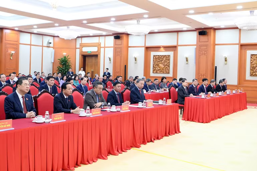 Tổng Bí thư, Chủ tịch nước Tô Lâm và các đồng chí lãnh đạo Đảng, Nhà nước, các đại biểu tham dự hội nghị. Tổng Bí thư, Chủ tịch nước Tô Lâm và các đồng chí lãnh đạo Đảng, Nhà nước, các đại biểu tham dự hội nghị.