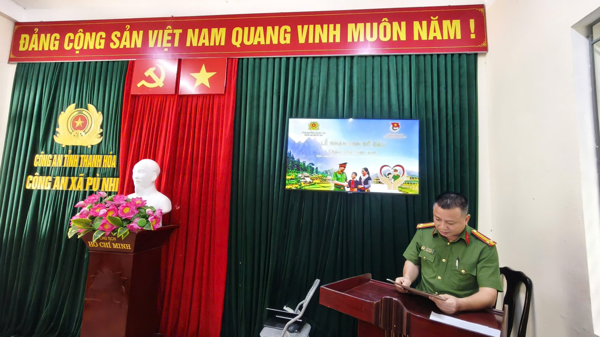 Lễ công bố Quyết định nhận đỡ đầu cháu Chá Tuấn Anh Lễ công bố Quyết định nhận đỡ đầu cháu Chá Tuấn Anh