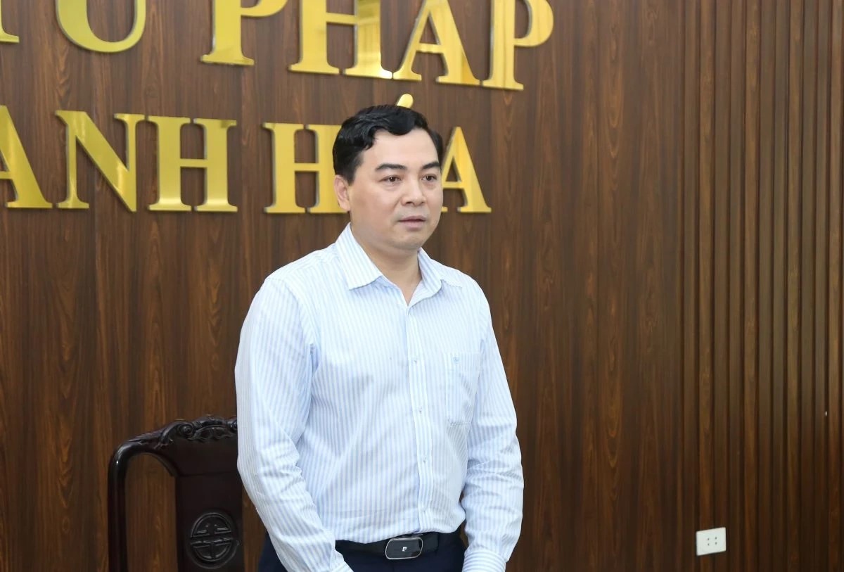 Chủ tịch UBND tỉnh Nguyễn Ho&agrave;i Anh kết luận tại buổi l&agrave;m việc với Sở Tư ph&aacute;p.