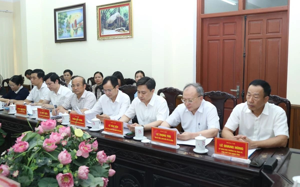 C&aacute;c đại biểu tham dự buổi l&agrave;m việc