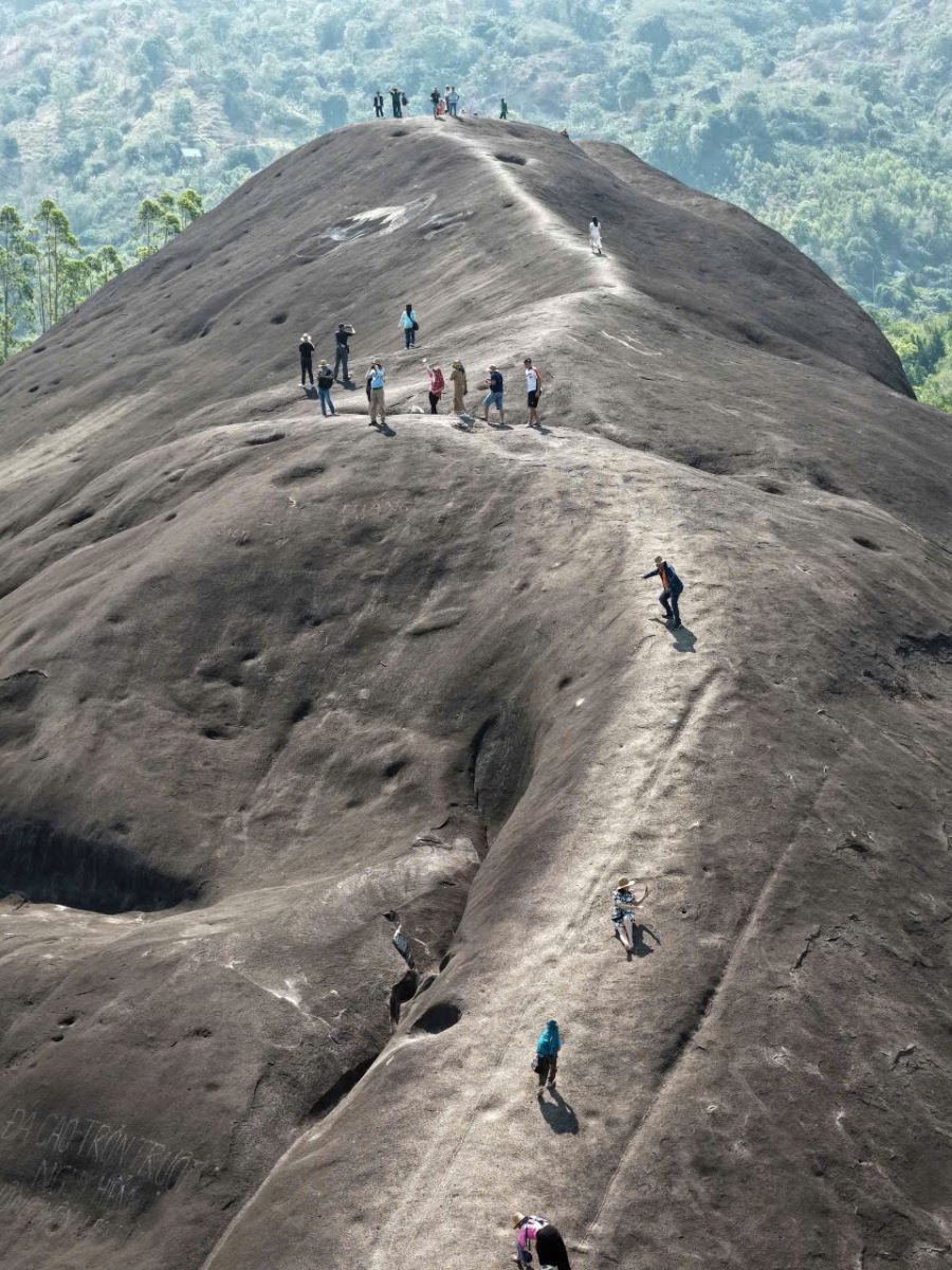 Khu vực cao nguyên phía Tây lại hấp dẫn du khách bởi thiên nhiên hùng vĩ và văn hóa bản địa nguyên sơ Khu vực cao nguyên phía Tây lại hấp dẫn du khách bởi thiên nhiên hùng vĩ và văn hóa bản địa nguyên sơ