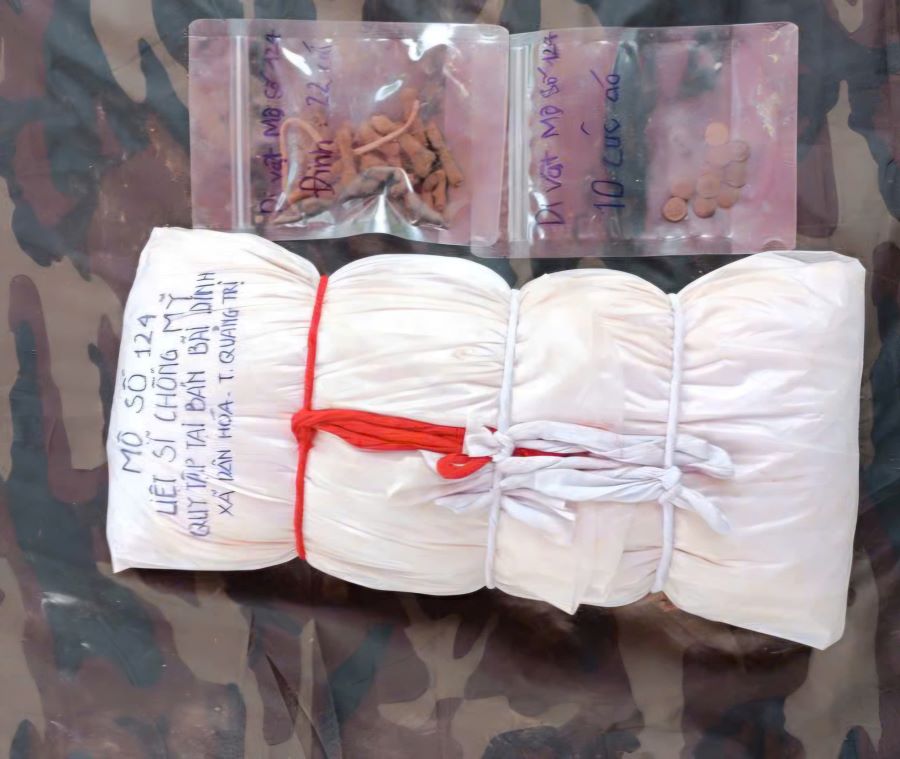 Hài cốt liệt sĩ được tìm thấy cùng nhiều di vật Hài cốt liệt sĩ được tìm thấy cùng nhiều di vật