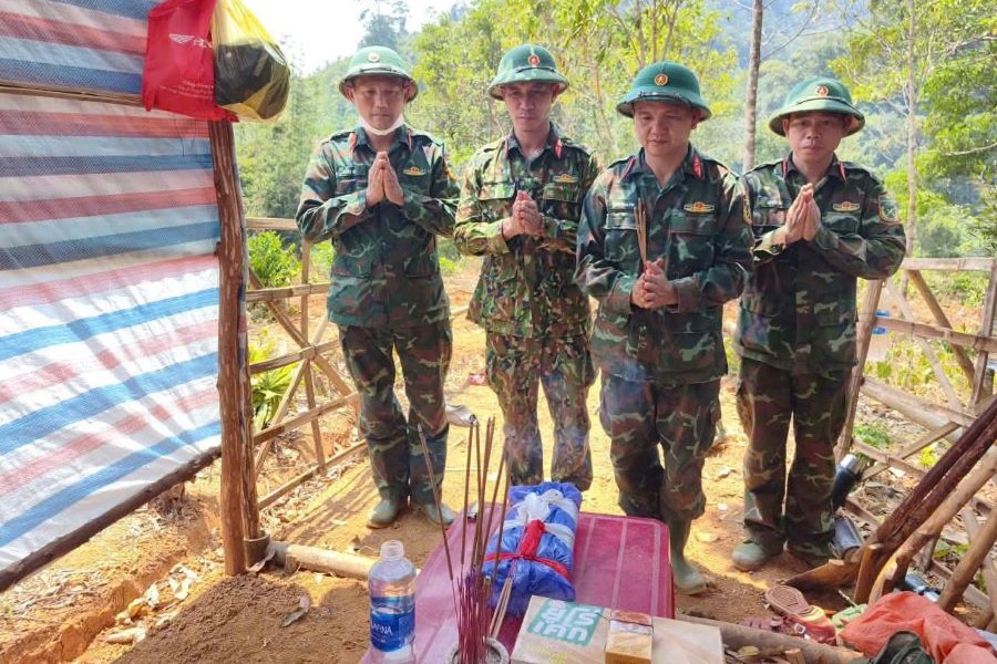 Đội Quy tập hài cốt liệt sĩ Đoàn Kinh tế - Quốc phòng 337 tìm thấy và quy tập thêm được 1 hài cốt liệt sĩ tại thôn Cựp, xã Hướng Lập Đội Quy tập hài cốt liệt sĩ Đoàn Kinh tế - Quốc phòng 337 tìm thấy và quy tập thêm được 1 hài cốt liệt sĩ tại thôn Cựp, xã Hướng Lập