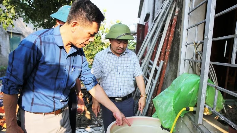 Lãnh đạo Trung tâm Kiểm soát bệnh tật Hà Tĩnh kiểm tra, hướng dẫn triển khai các biện pháp phòng bệnh lây lan Lãnh đạo Trung tâm Kiểm soát bệnh tật Hà Tĩnh kiểm tra, hướng dẫn triển khai các biện pháp phòng bệnh lây lan