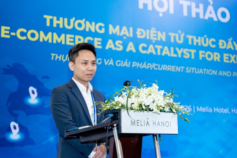 &Ocirc;ng Trần Trọng Tuyến, Ph&oacute; Chủ tịch Hiệp hội Thương mại điện tử Việt Nam ph&aacute;t biểu tại hội thảo.