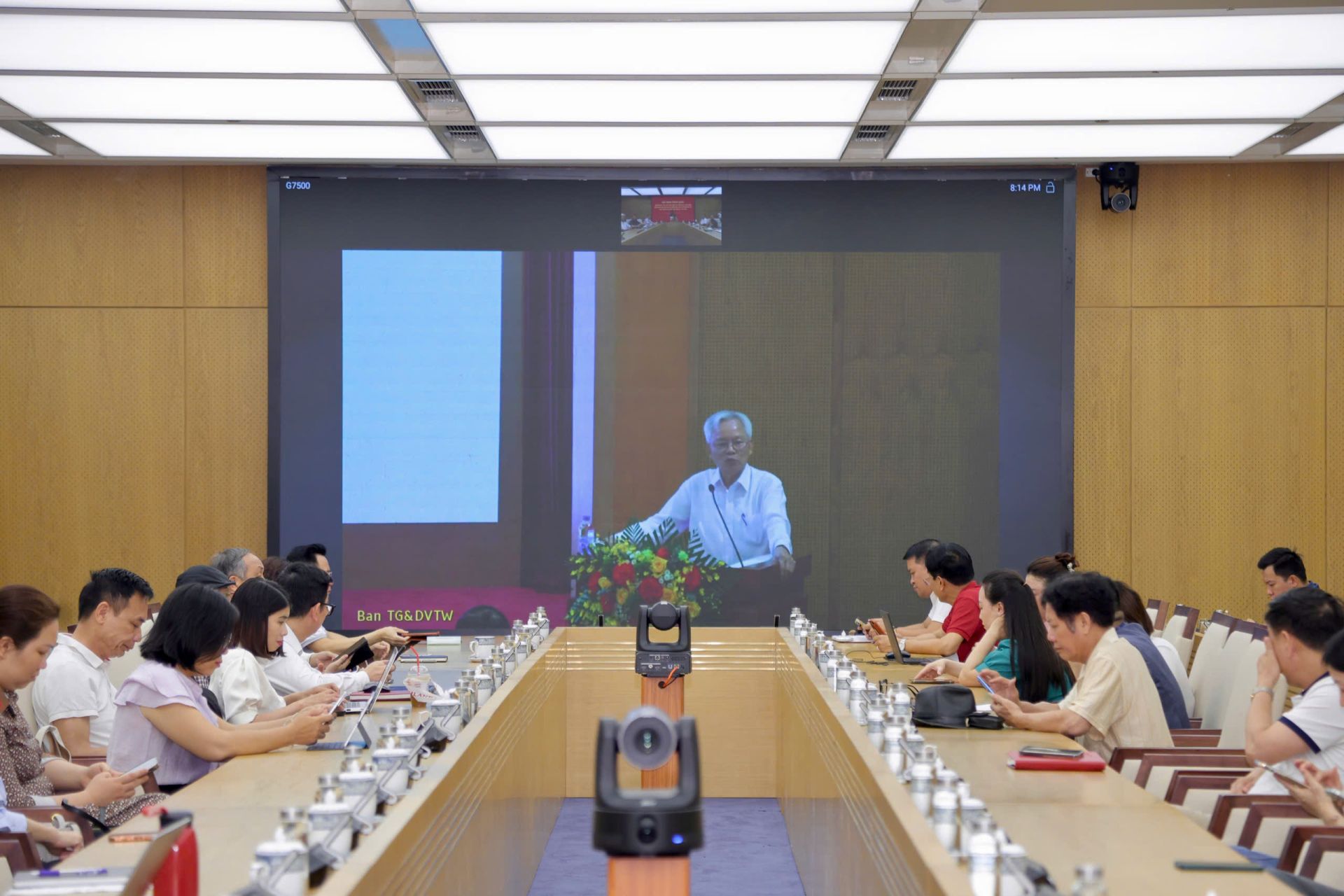 Đại biểu theo dõi hội nghị trực tuyến. Đại biểu theo dõi hội nghị trực tuyến.