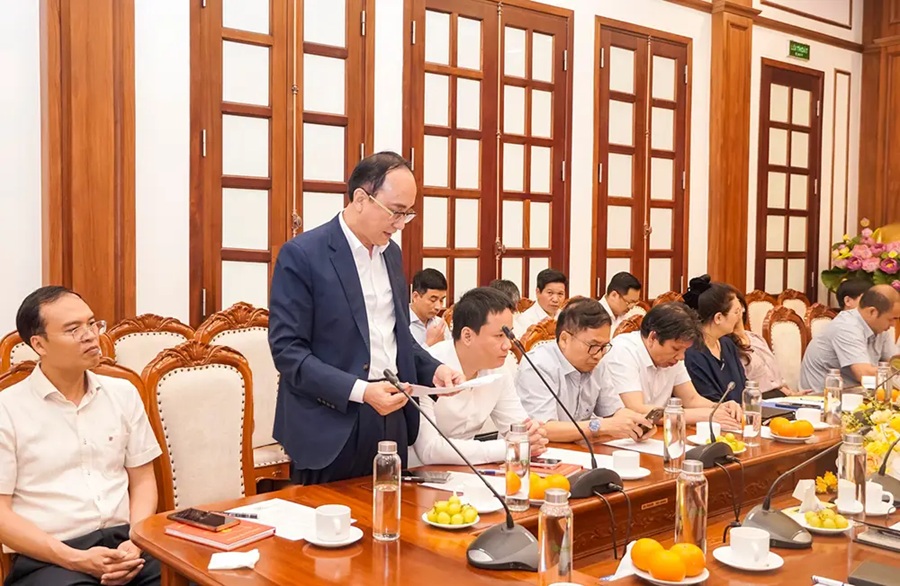 Đại biểu tham luận tại Hội nghị Đại biểu tham luận tại Hội nghị