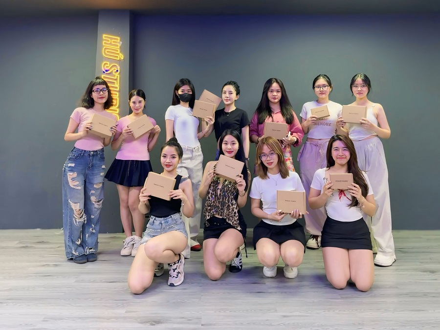 Nữ bi&ecirc;n đạo Nguyễn L&ecirc; Hồng Minh đ&atilde; đồng h&agrave;nh c&ugrave;ng h&agrave;ng ngh&igrave;n học vi&ecirc;n