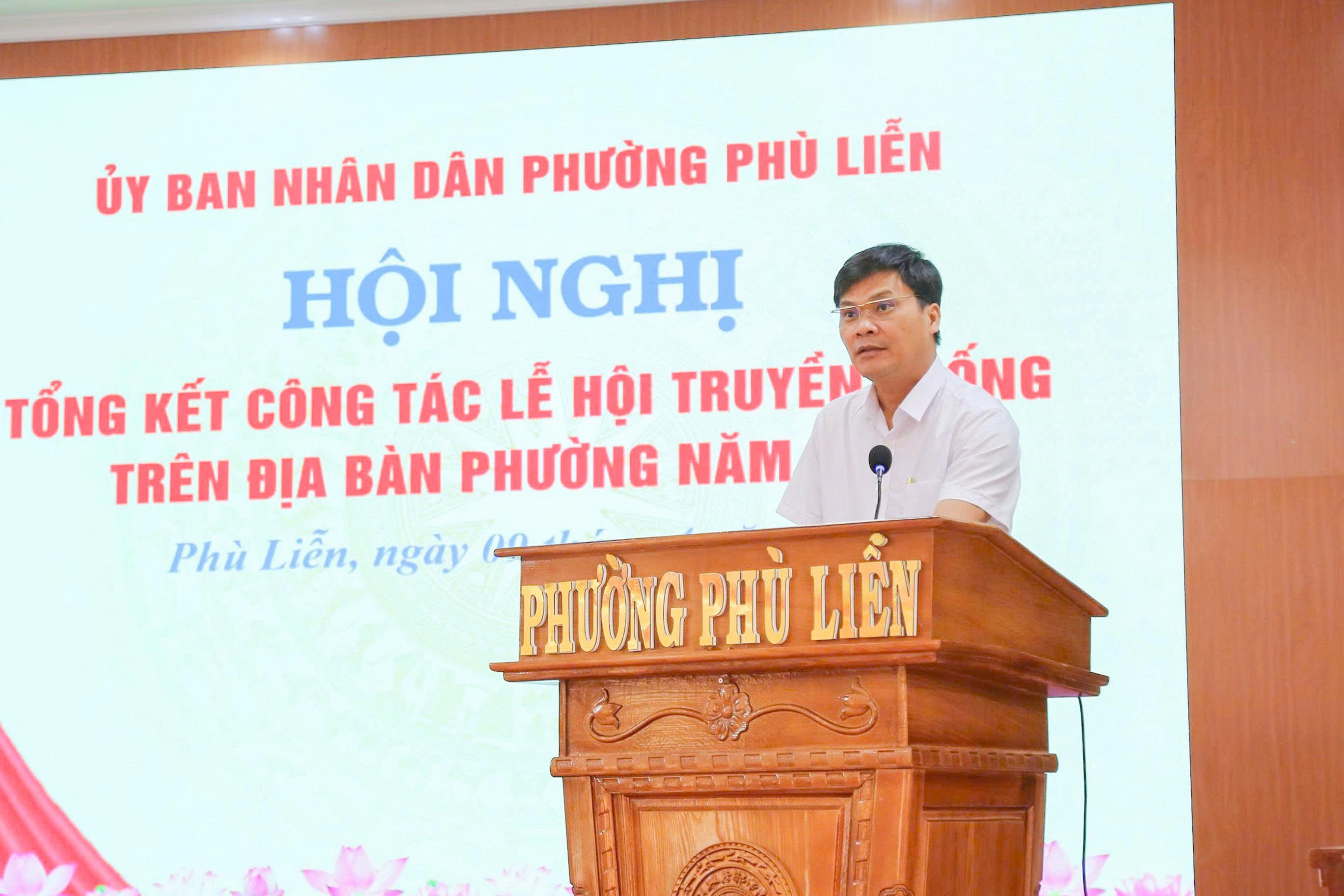 Đồng ch&iacute; Phạm Văn Diện, Chủ tịch UBND phường ph&aacute;t biểu tại Hội nghị.