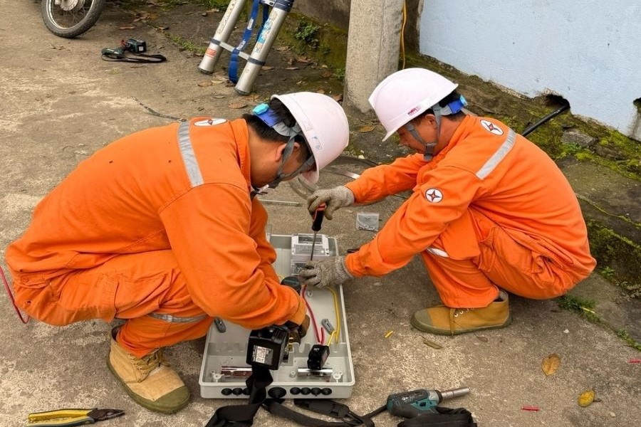 Hệ thống c&ocirc;ng tơ điện tử được &ldquo;phủ s&oacute;ng&rdquo; gi&uacute;p kh&aacute;ch h&agrave;ng theo d&otilde;i sản lượng điện ti&ecirc;u thụ minh bạch, ch&iacute;nh x&aacute;c