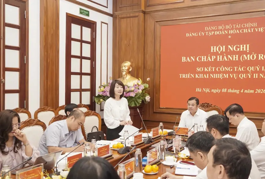 Đồng chí Nguyễn Thị Thu Lan, Phó Bí thư Đảng ủy Bộ Tài chính phát biểu chỉ đạo Đồng chí Nguyễn Thị Thu Lan, Phó Bí thư Đảng ủy Bộ Tài chính phát biểu chỉ đạo