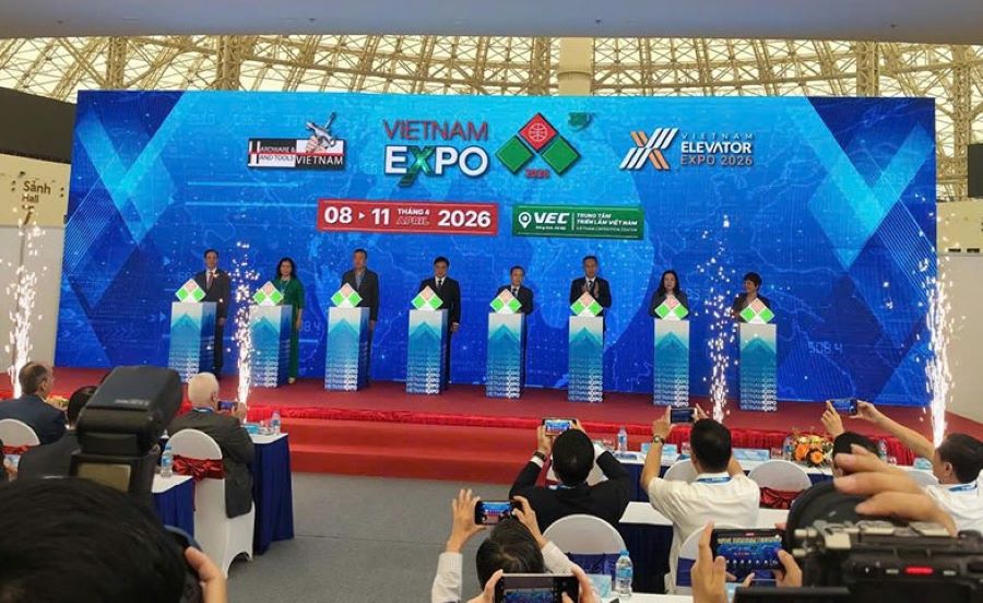 C&aacute;c đại biểu thực hiện nghi thức khai mạc Hội chợ Việt Nam Expo 2026