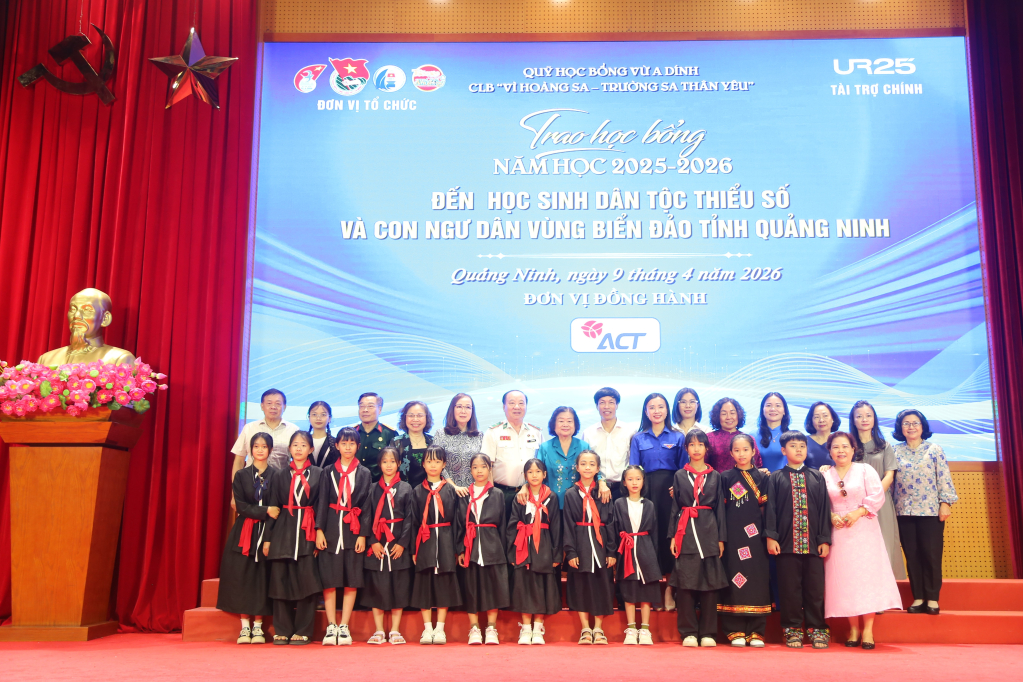 Trao 180 suất học bổng cho học sinh dân tộc thiểu số, con ngư dân vùng biển đảo Quảng Ninh