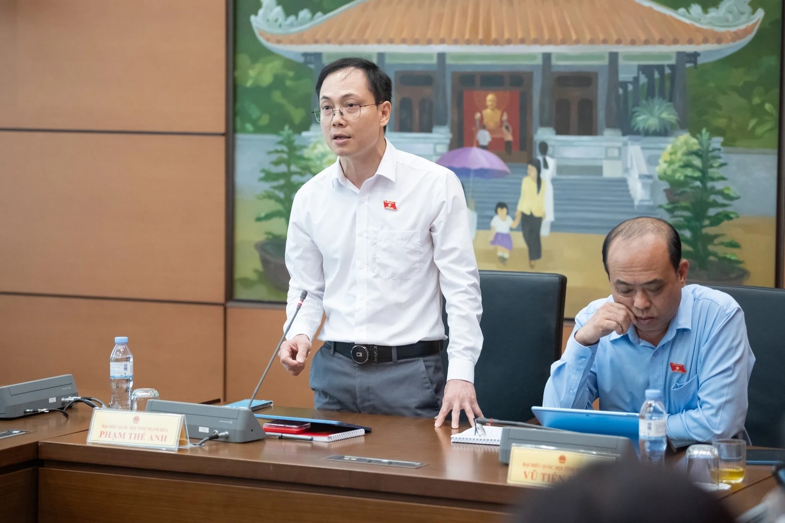 ĐBQH Phạm Thế Anh tham gia phát biểu tại tổ. ĐBQH Phạm Thế Anh tham gia phát biểu tại tổ.