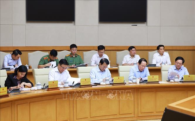 Ph&oacute; Thủ tướng v&agrave; c&aacute;c th&agrave;nh vi&ecirc;n Ch&iacute;nh phủ tham dự họp Thường trực Ch&iacute;nh phủ. Ảnh: Dương Giang/TTXVN