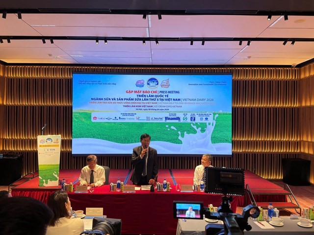 Ông Trần Quang Trung - Chủ tịch Hiệp hội Sữa Việt Nam phát biểu tại buổi gặp mặt báo chí. Ông Trần Quang Trung - Chủ tịch Hiệp hội Sữa Việt Nam phát biểu tại buổi gặp mặt báo chí.