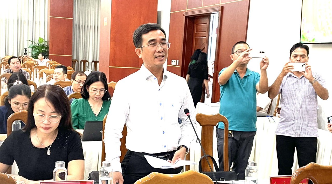 &Ocirc;ng Phạm Văn Mười Ph&oacute; Gi&aacute;m đốc Sở N&ocirc;ng nghiệp v&agrave; M&ocirc;i trường tỉnh C&agrave; Mau th&ocirc;ng tin về việc doanh nghiệp nợ tiền mua l&uacute;a n&ocirc;ng d&acirc;n