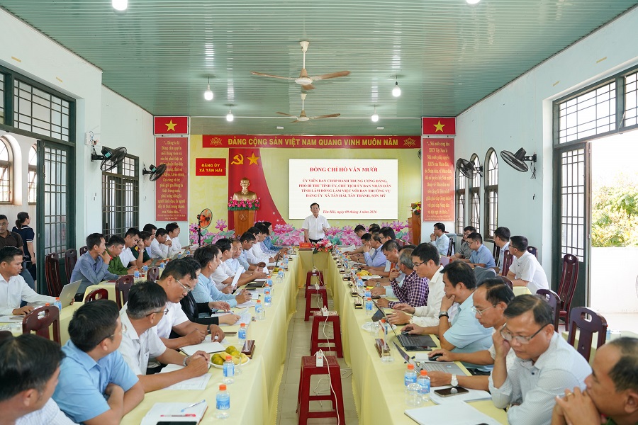 Quang cảnh buổi l&agrave;m việc