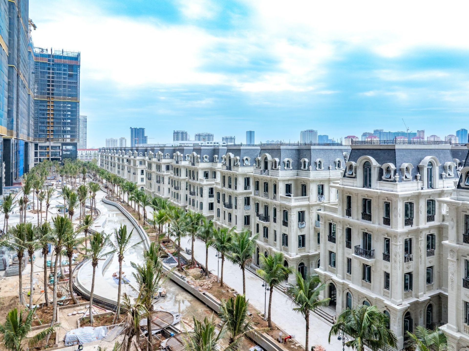 BĐS thấp tầng ở T&acirc;y Hồ T&acirc;y đang hội đủ c&aacute;c điều kiện để trở th&agrave;nh t&agrave;i sản mang t&iacute;nh truyền đời (Ảnh: Dự &aacute;n thấp tầng Noble Palace Tay Ho đang ho&agrave;n thiện ở Ciputra )