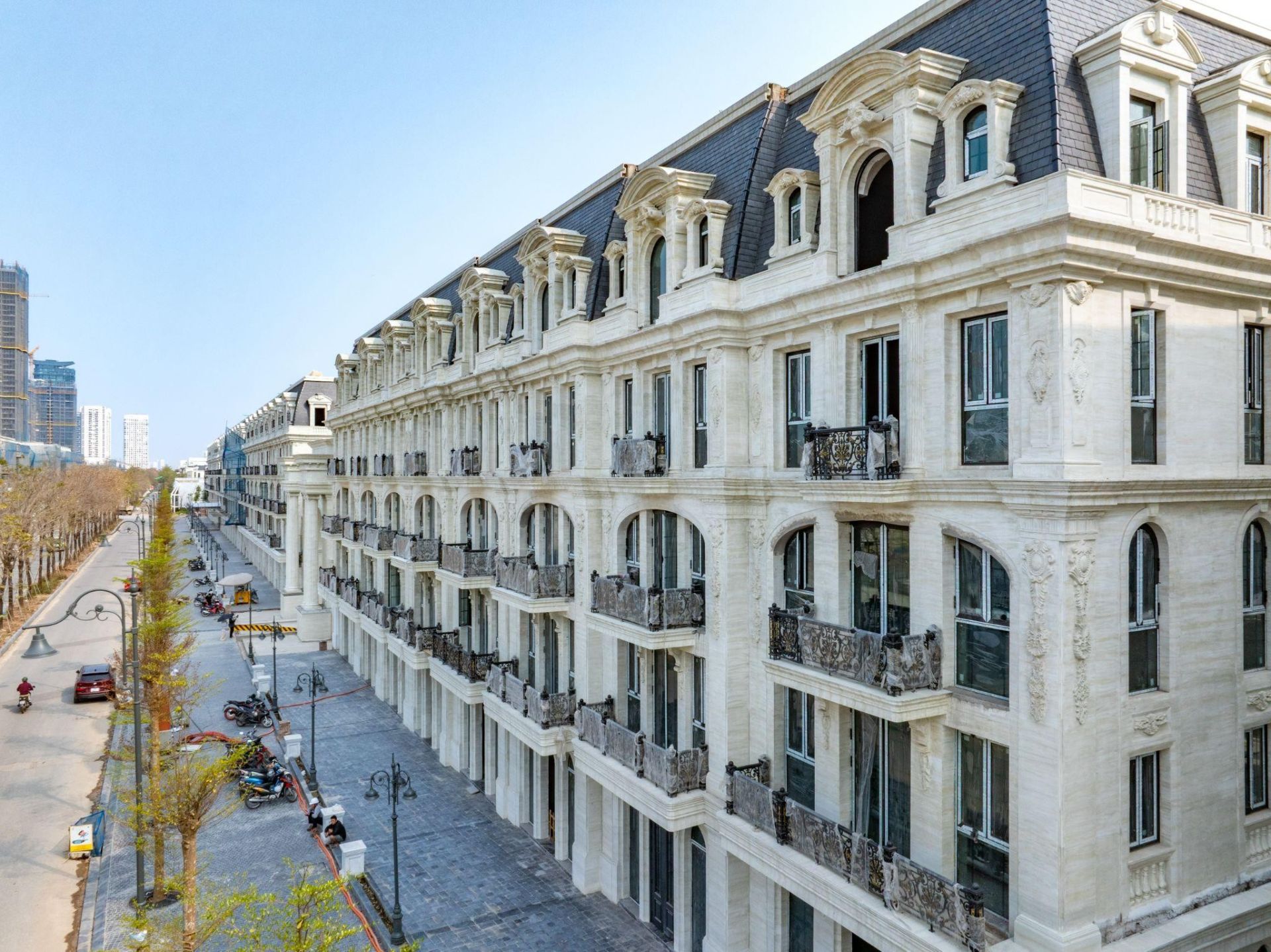 Noble Palace Tay Ho l&agrave; một trong số &iacute;t dự &aacute;n thấp tầng theo đuổi chuẩn mực dinh thự ở cấp độ cao nhất hiện nay